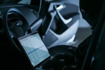 Vol à la souris : piratage de la clé d'une voiture